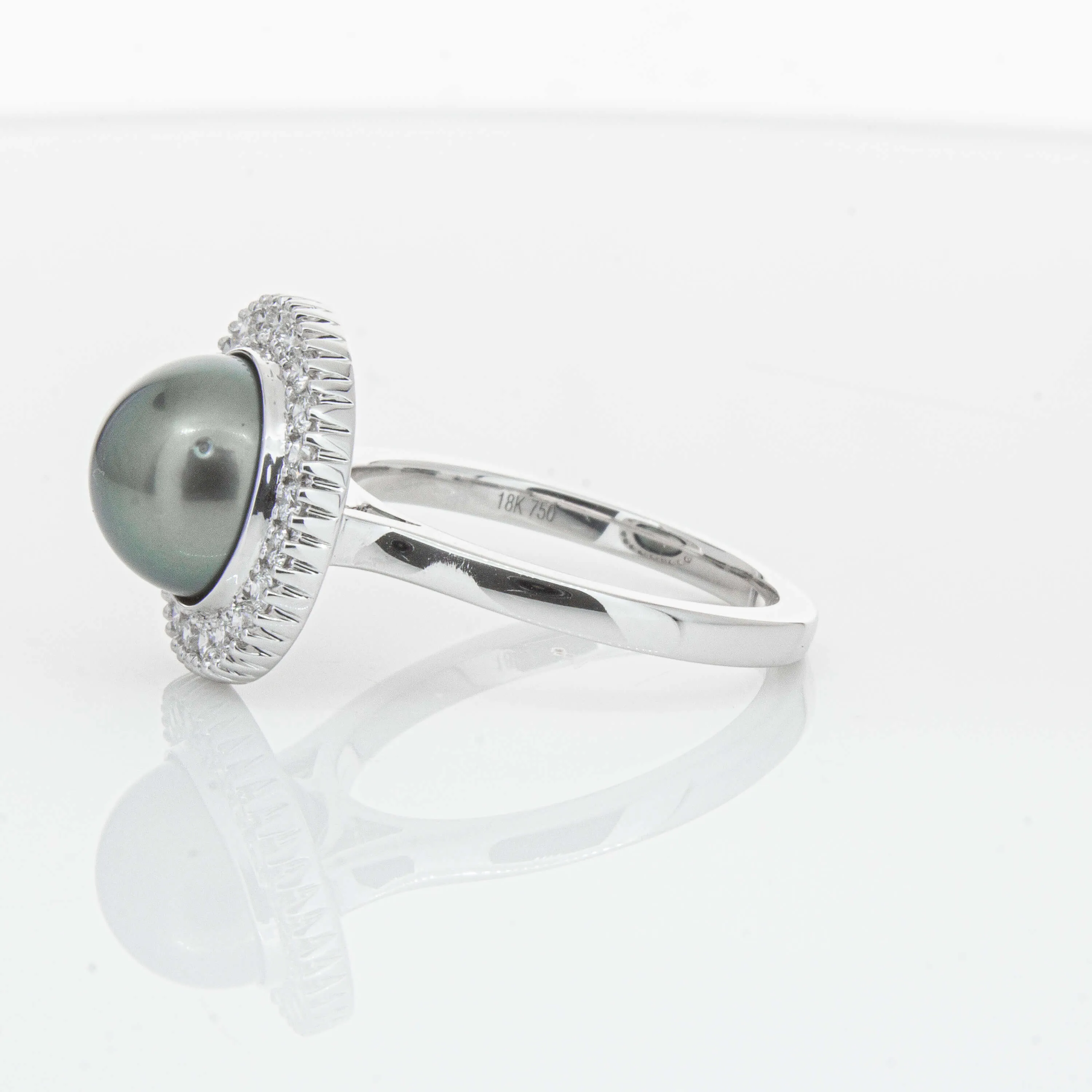 18ct White Gold 9.1mm Tahitian Black Pearl & Diamond Daisy Ring