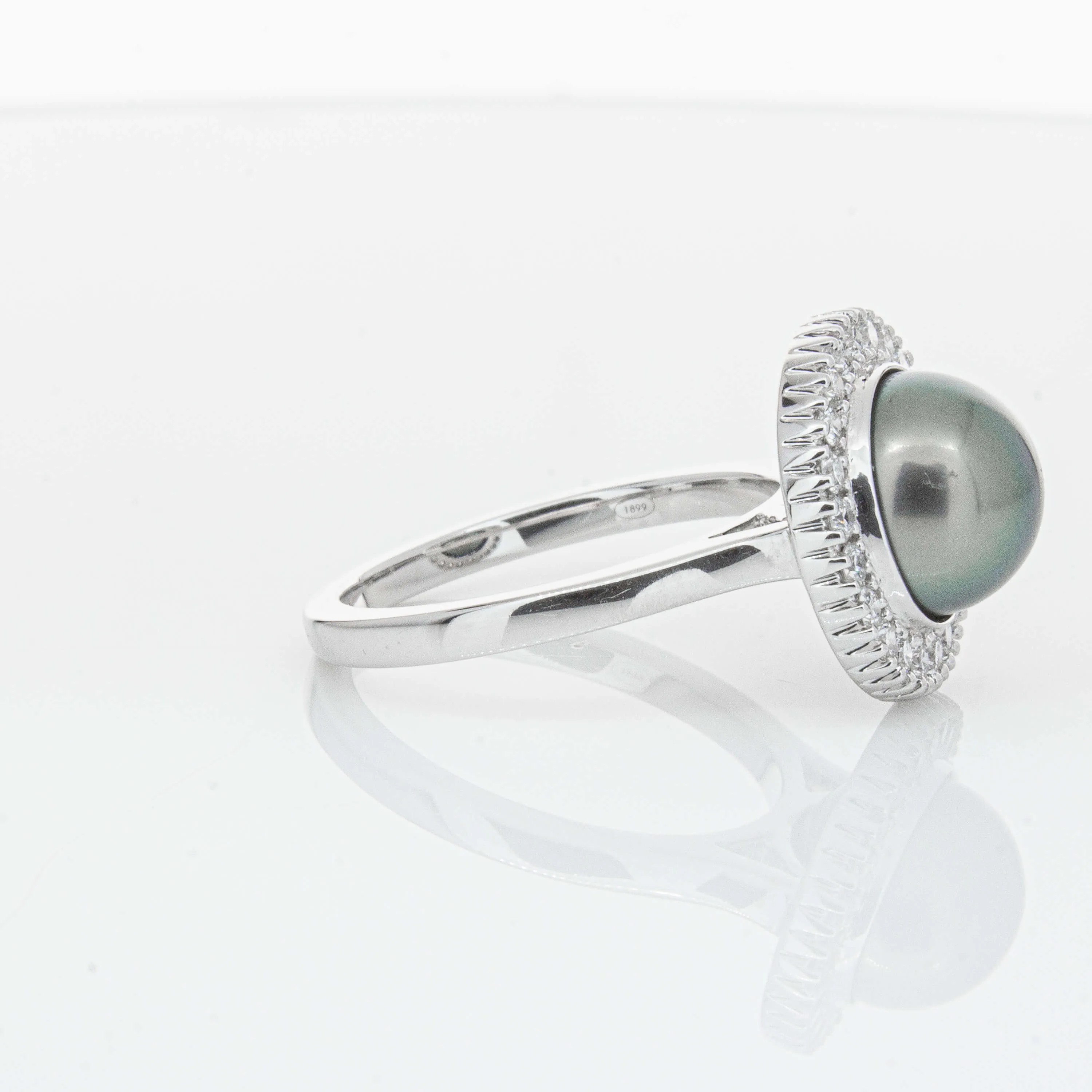 18ct White Gold 9.1mm Tahitian Black Pearl & Diamond Daisy Ring