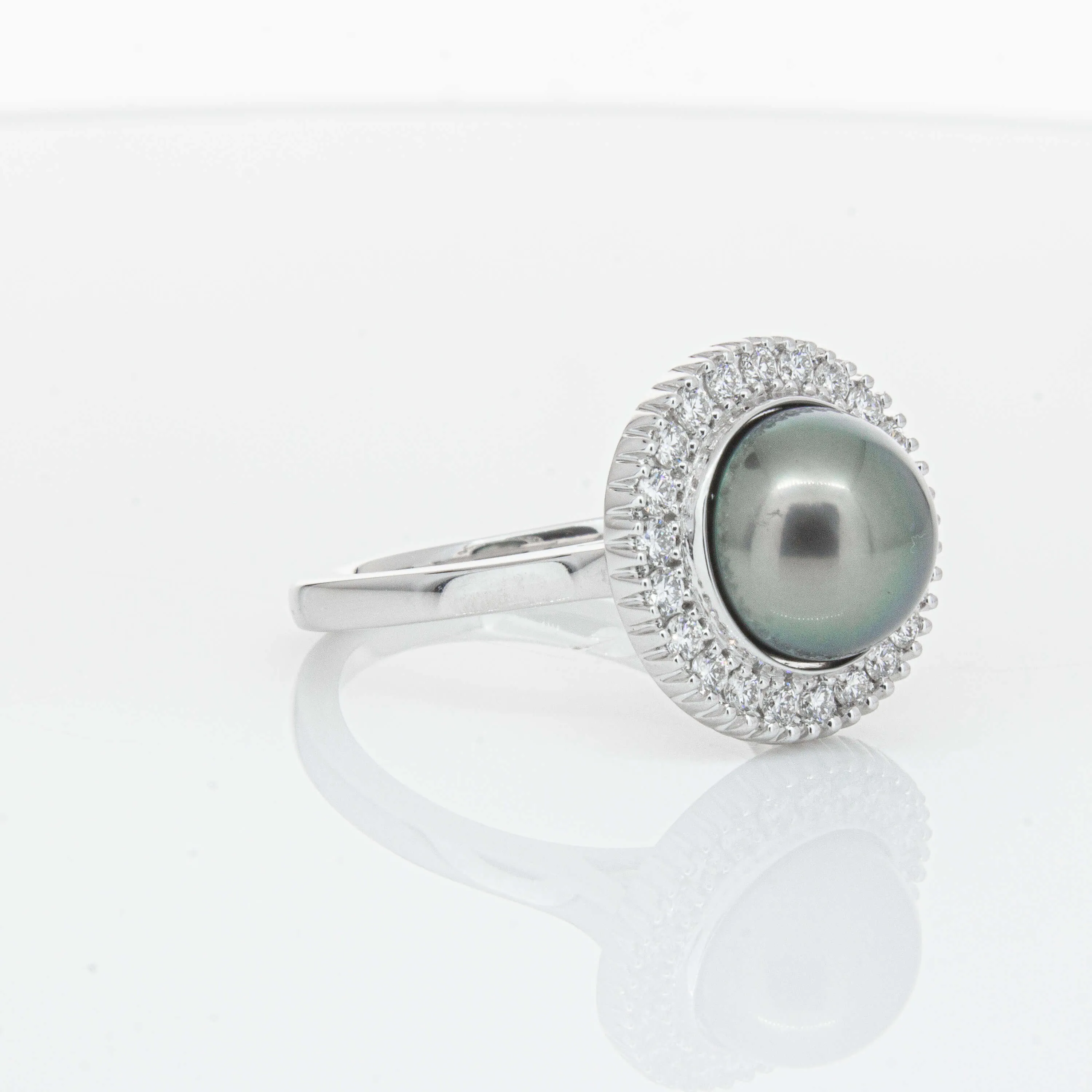 18ct White Gold 9.1mm Tahitian Black Pearl & Diamond Daisy Ring