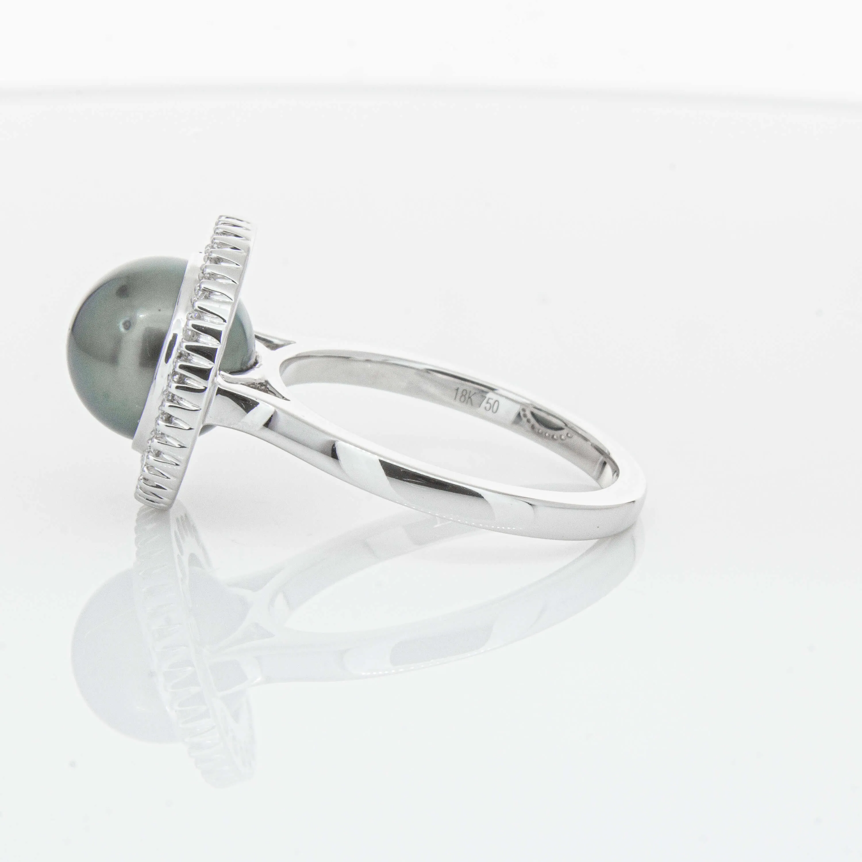 18ct White Gold 9.1mm Tahitian Black Pearl & Diamond Daisy Ring