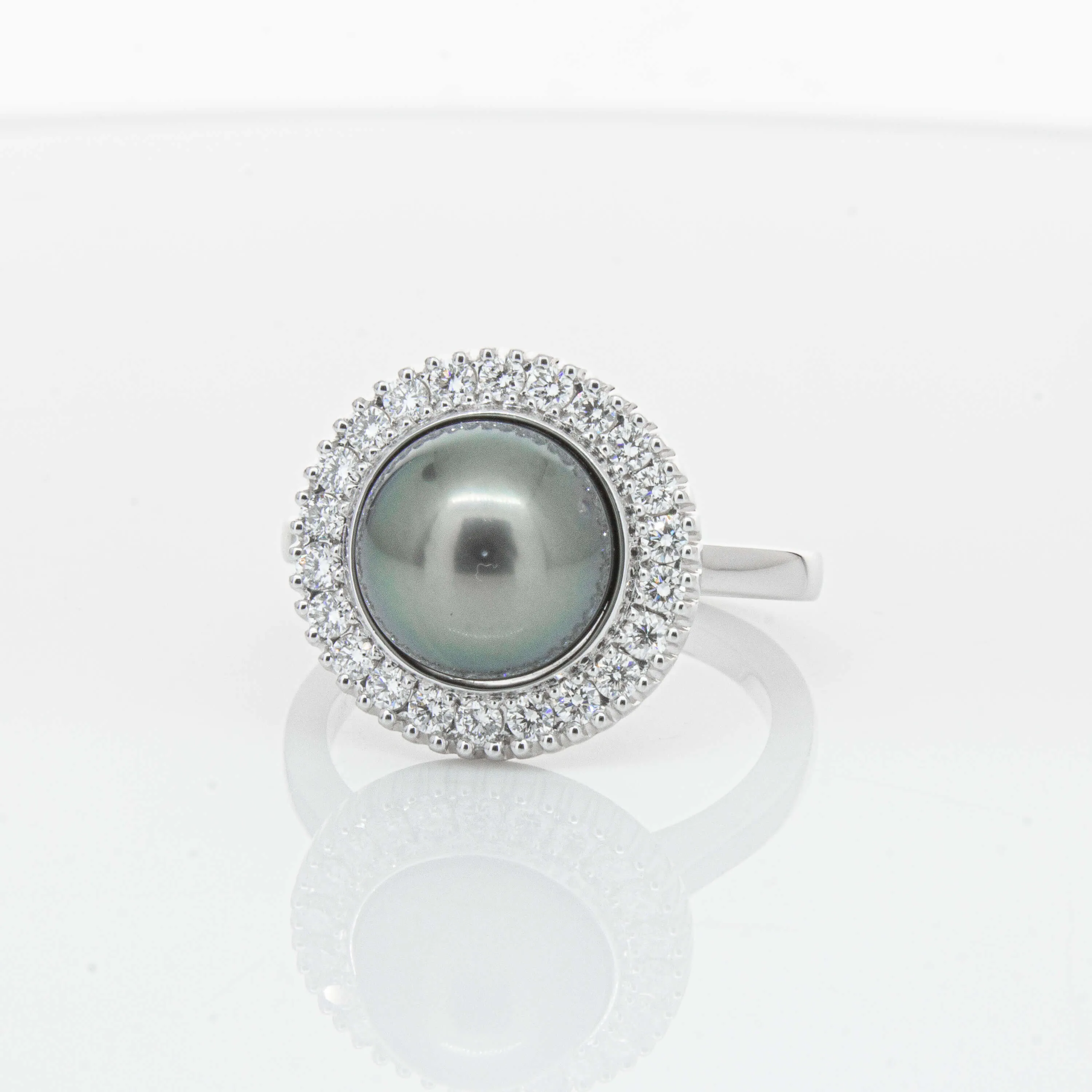 18ct White Gold 9.1mm Tahitian Black Pearl & Diamond Daisy Ring
