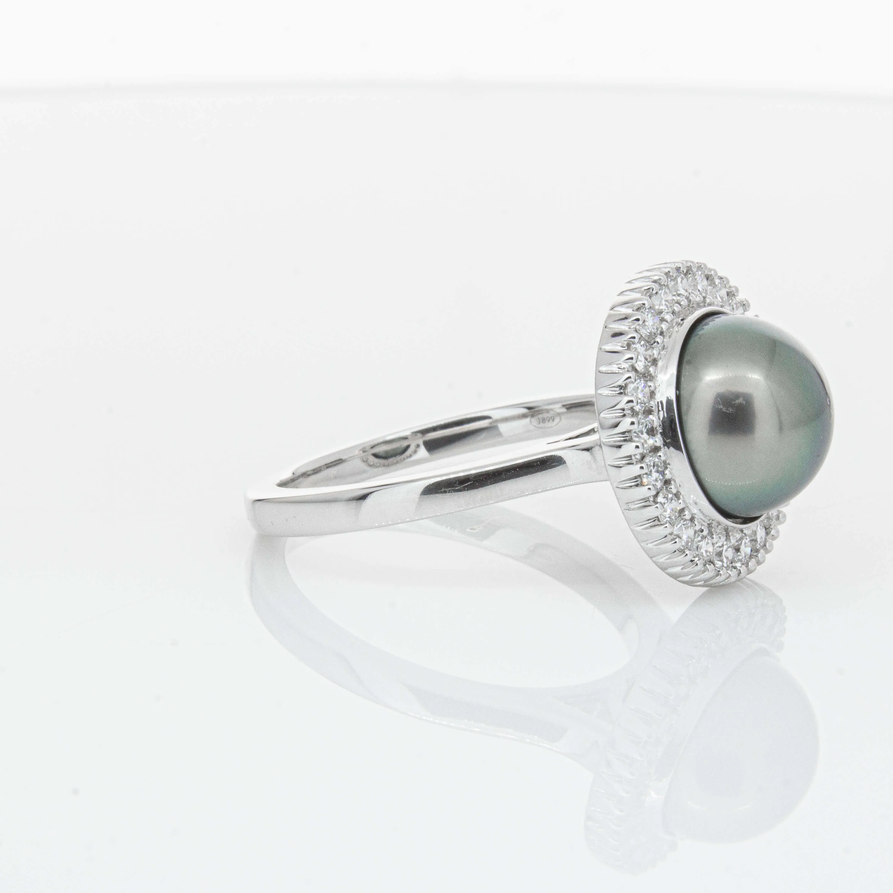 18ct White Gold 9.1mm Tahitian Black Pearl & Diamond Daisy Ring