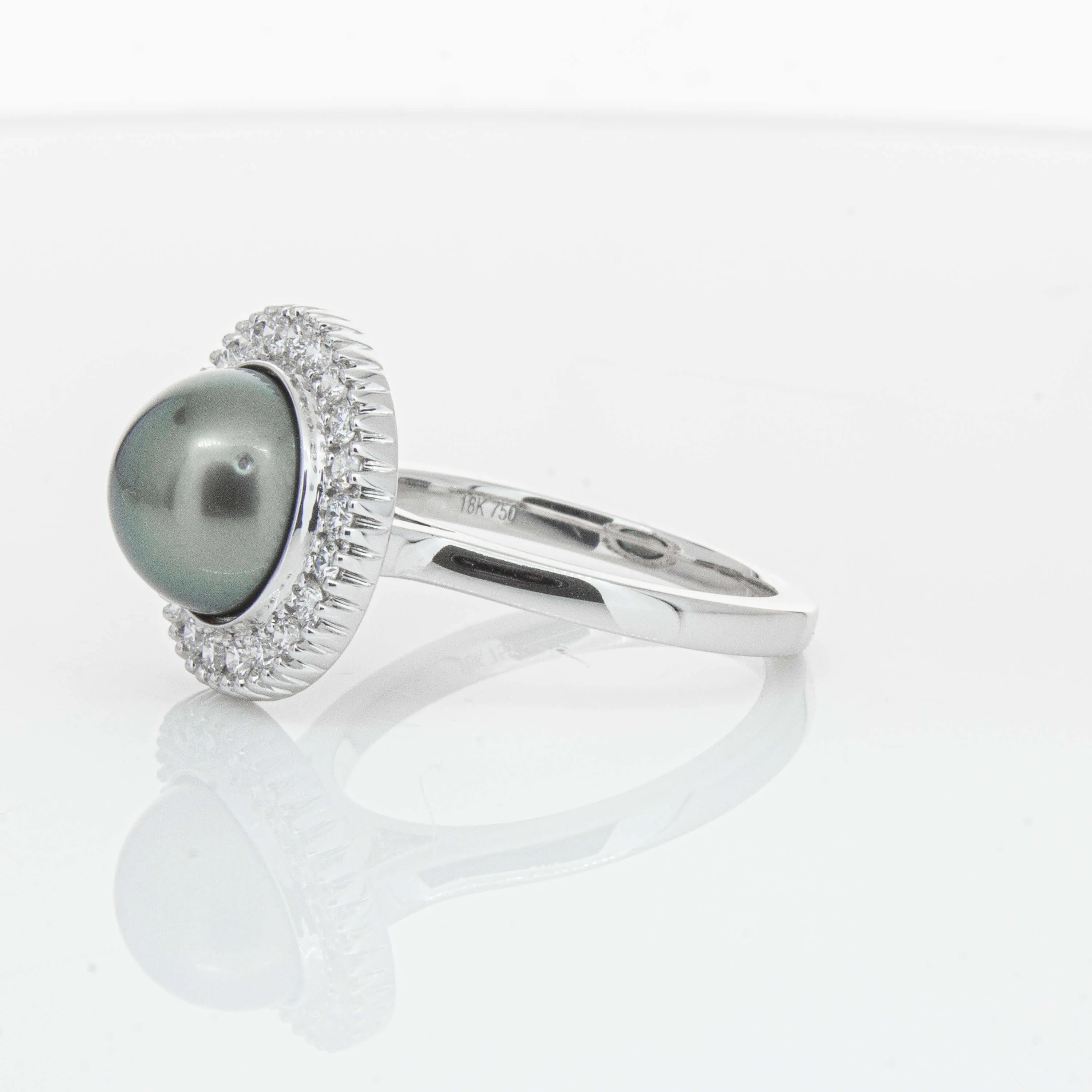 18ct White Gold 9.1mm Tahitian Black Pearl & Diamond Daisy Ring
