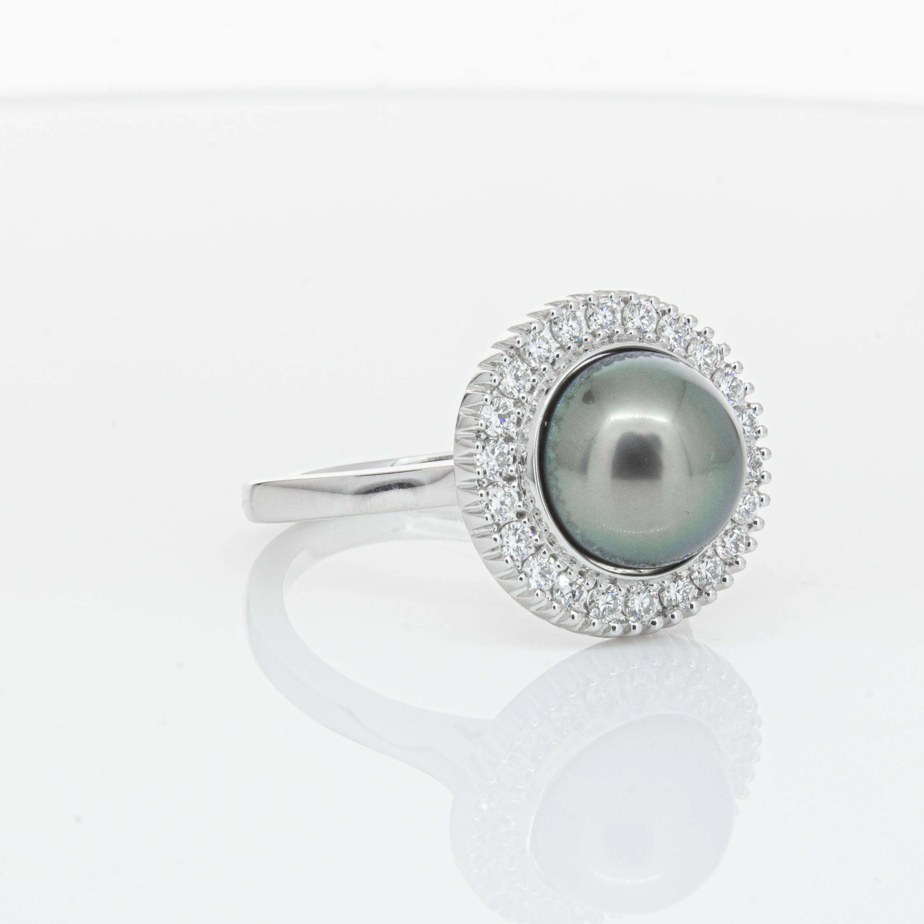 18ct White Gold 9.1mm Tahitian Black Pearl & Diamond Daisy Ring