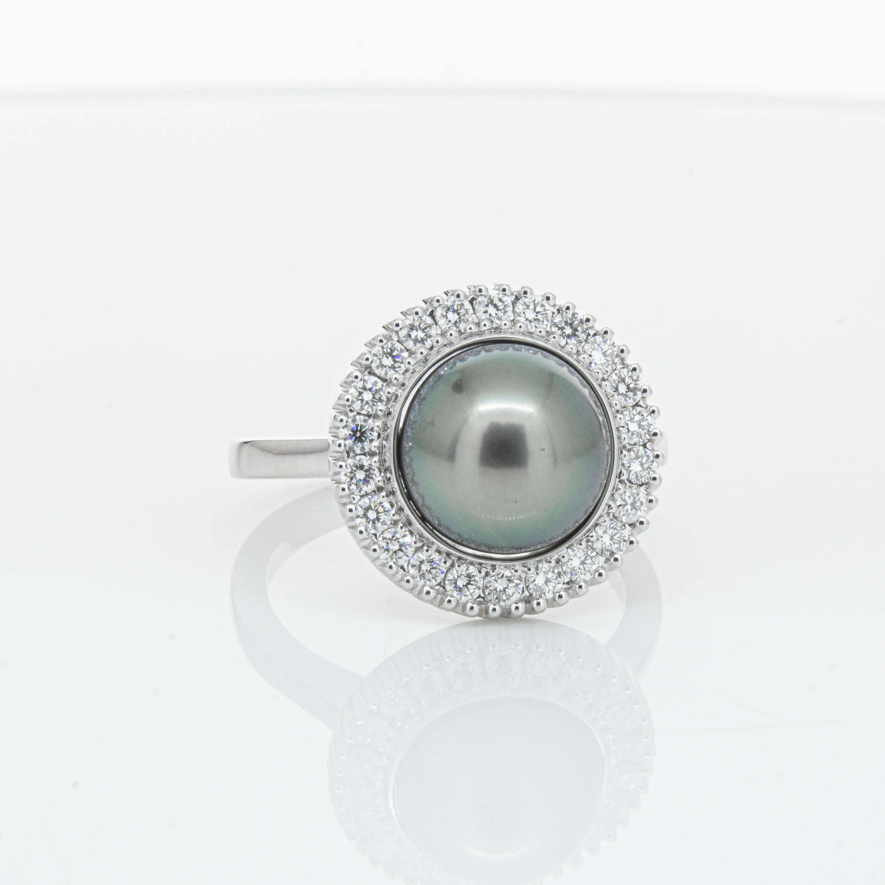 18ct White Gold 9.1mm Tahitian Black Pearl & Diamond Daisy Ring