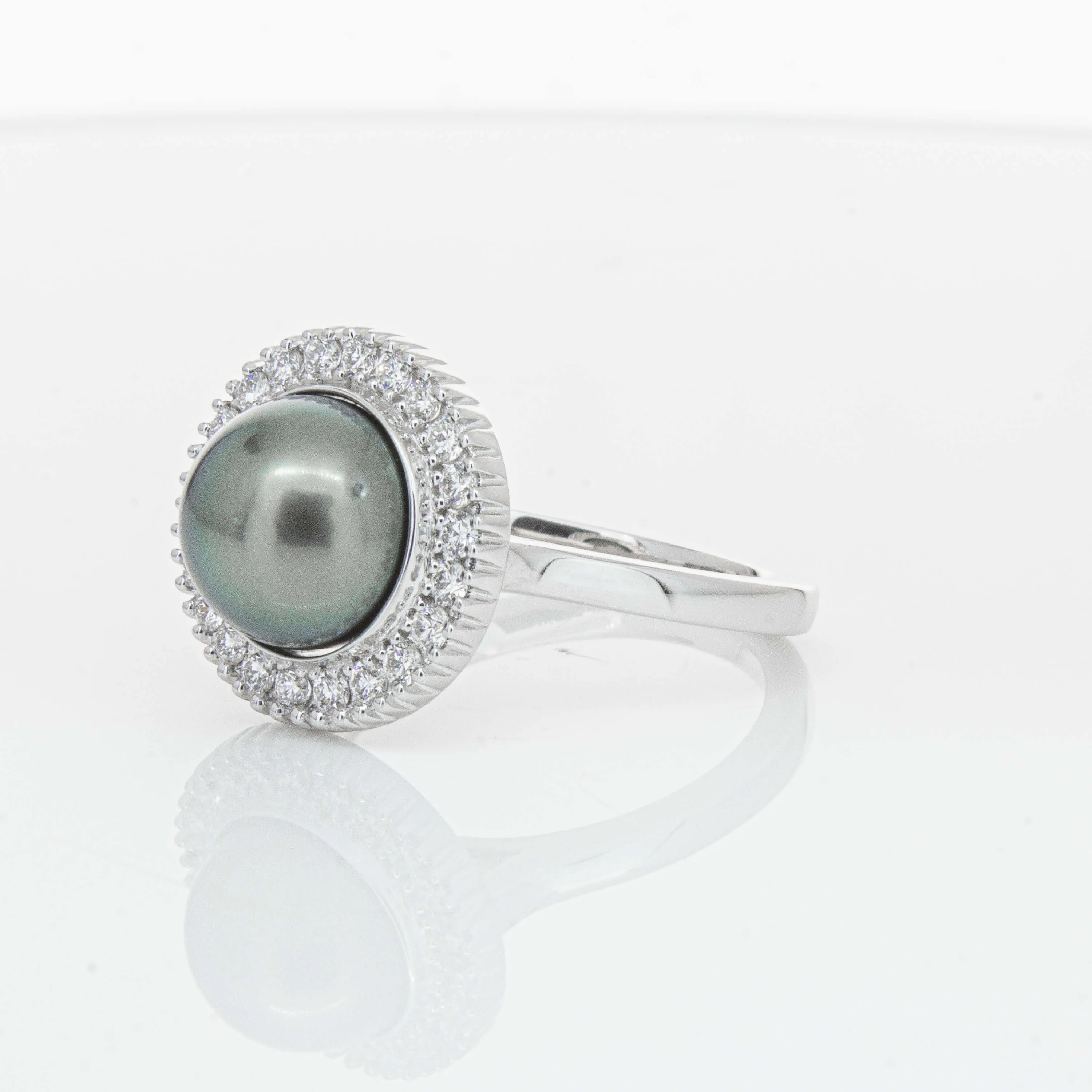 18ct White Gold 9.1mm Tahitian Black Pearl & Diamond Daisy Ring