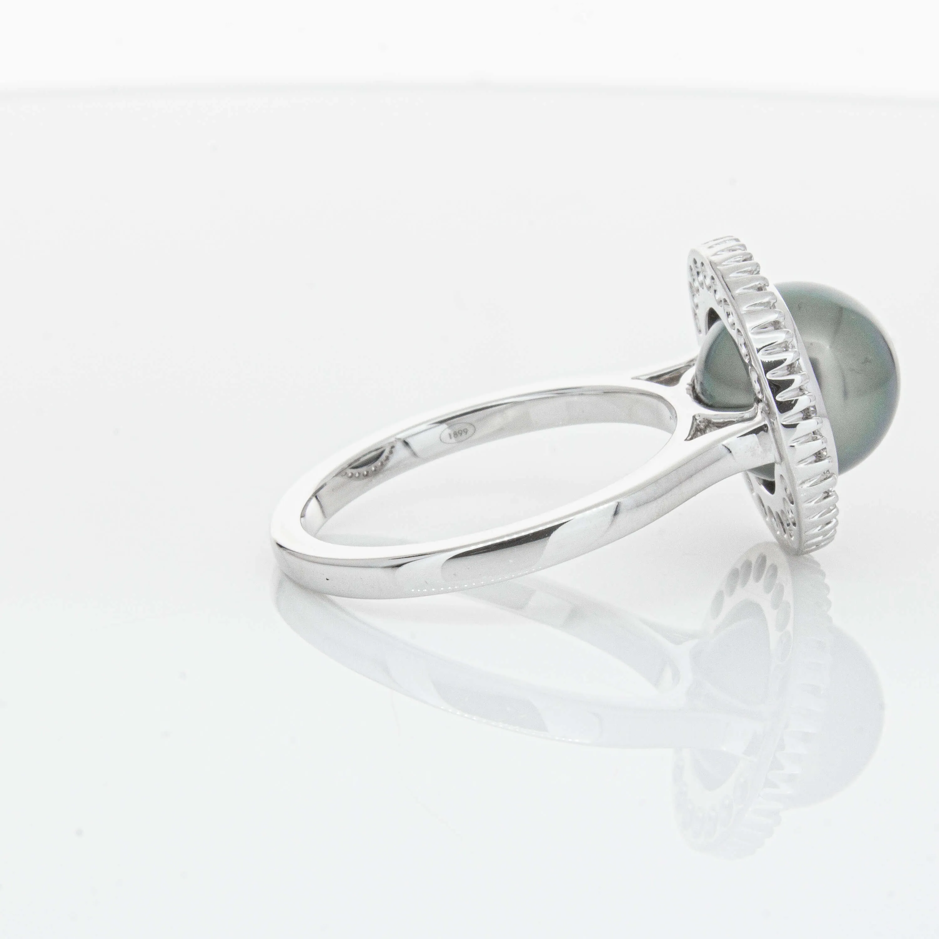 18ct White Gold 9.1mm Tahitian Black Pearl & Diamond Daisy Ring