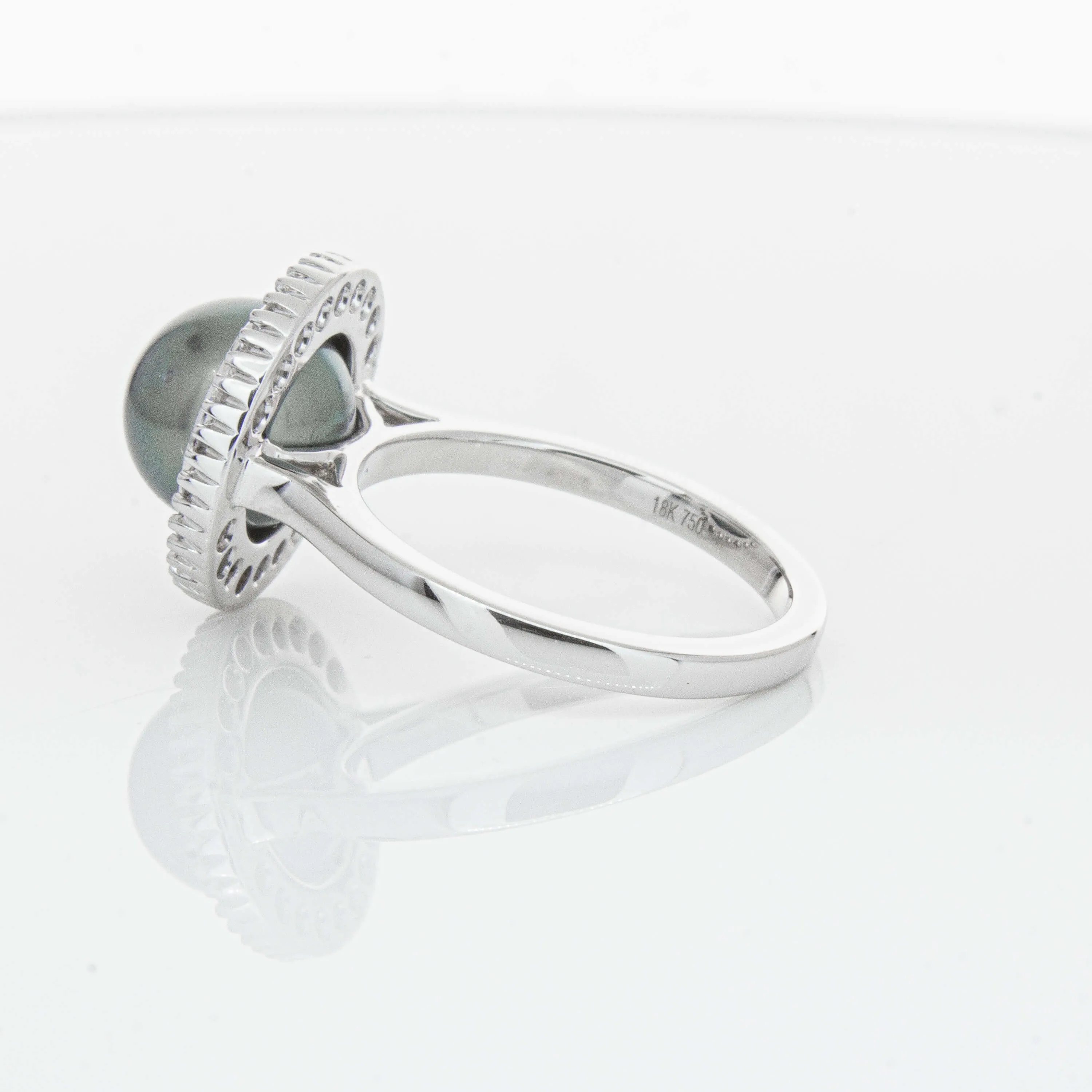 18ct White Gold 9.1mm Tahitian Black Pearl & Diamond Daisy Ring
