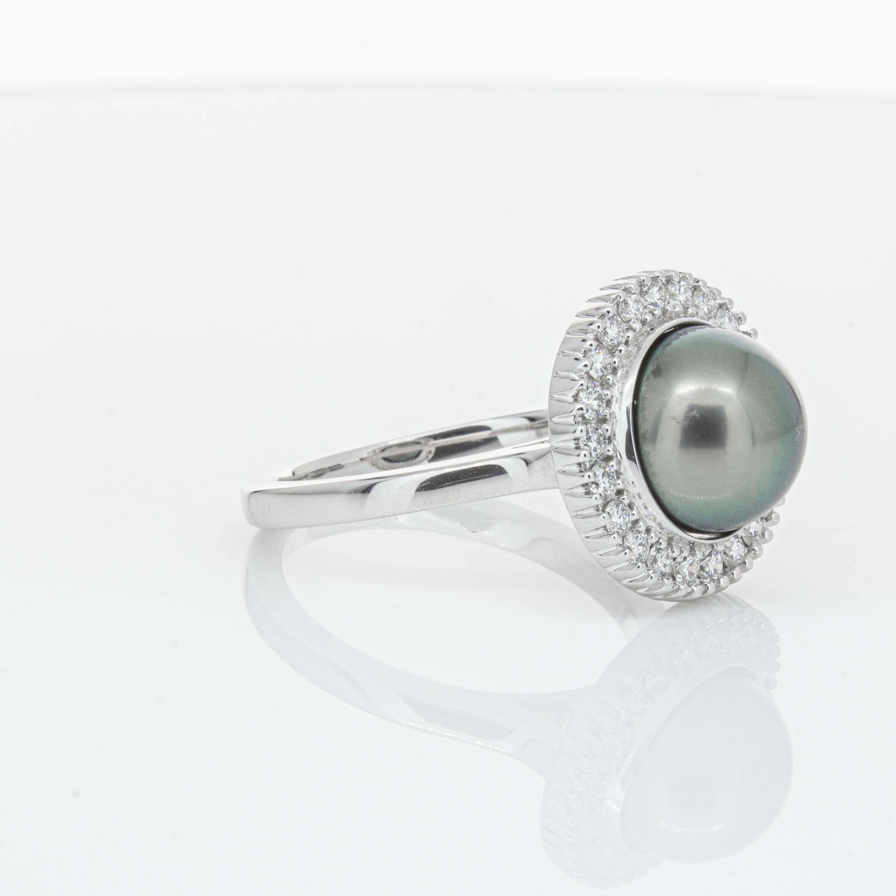 18ct White Gold 9.1mm Tahitian Black Pearl & Diamond Daisy Ring