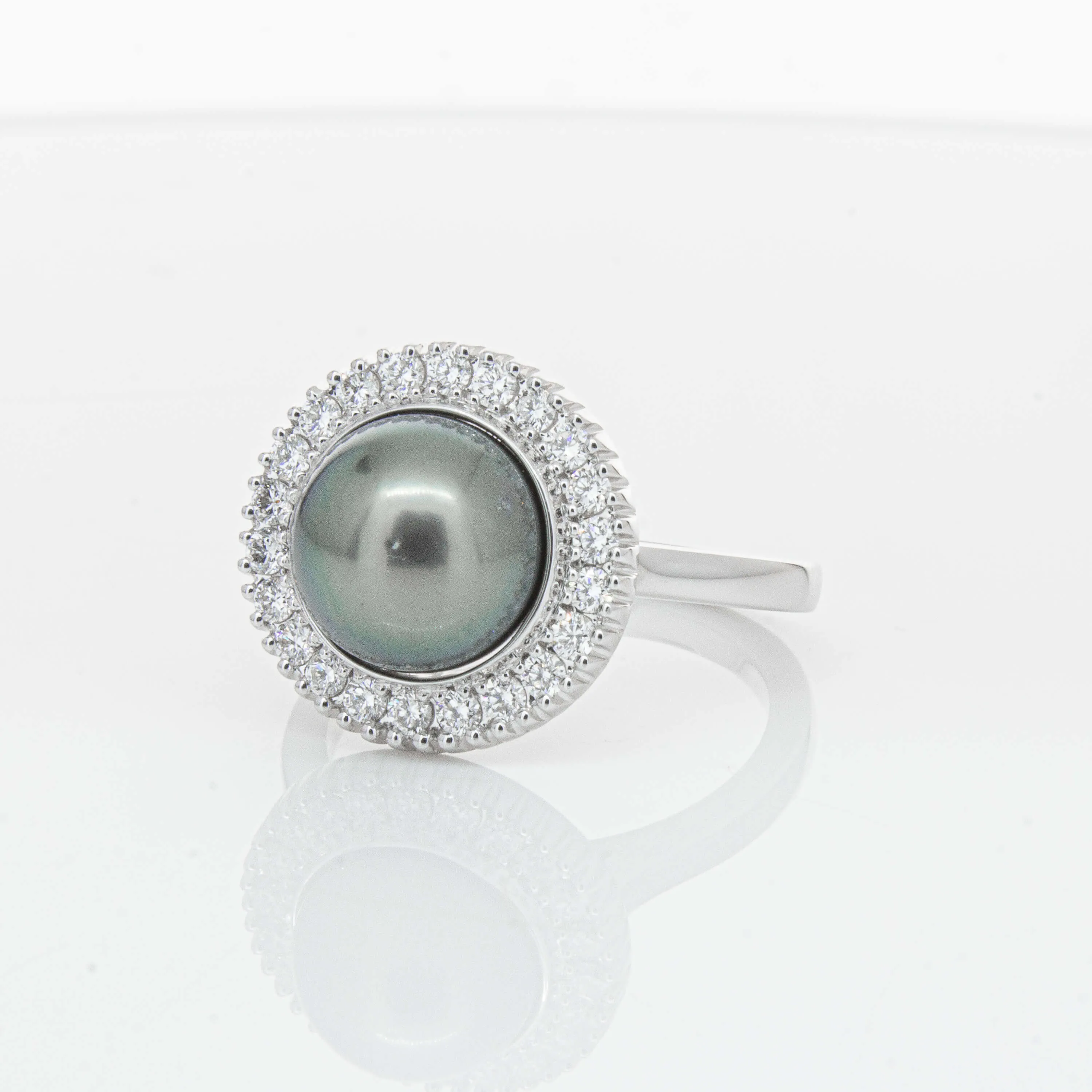 18ct White Gold 9.1mm Tahitian Black Pearl & Diamond Daisy Ring