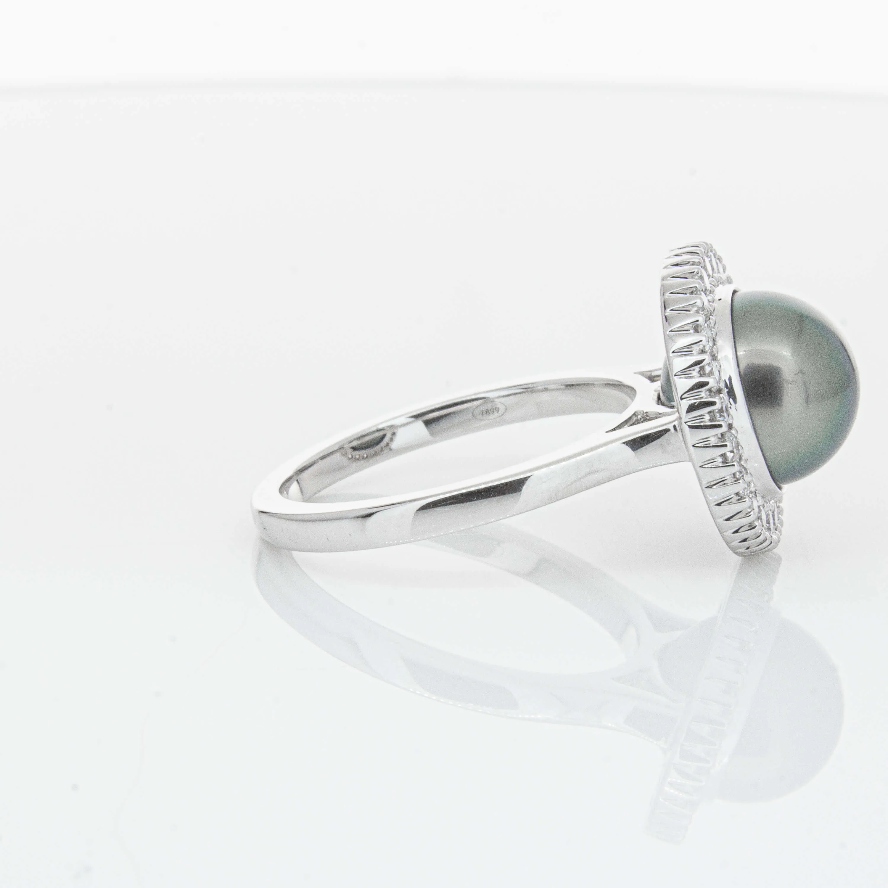 18ct White Gold 9.1mm Tahitian Black Pearl & Diamond Daisy Ring