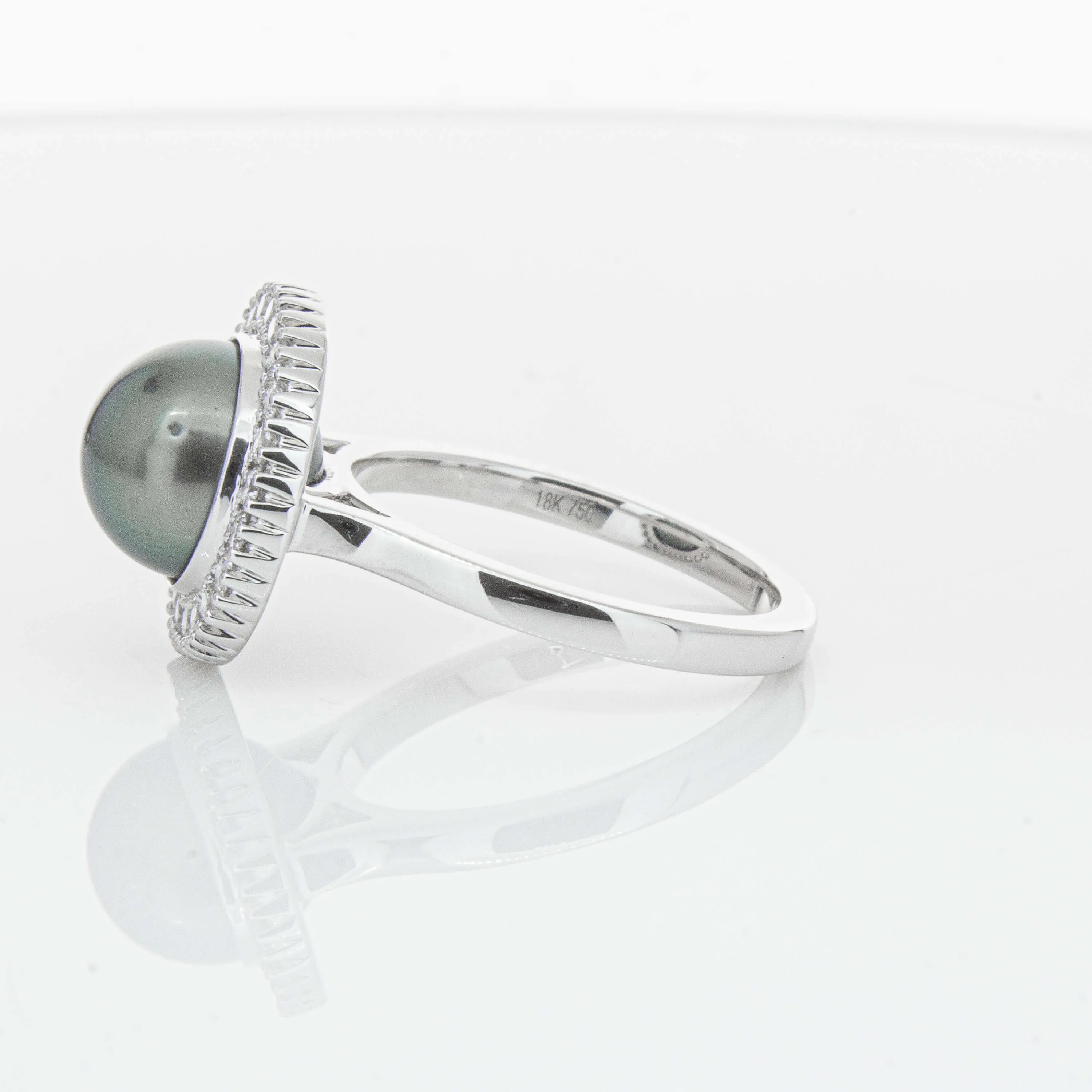 18ct White Gold 9.1mm Tahitian Black Pearl & Diamond Daisy Ring