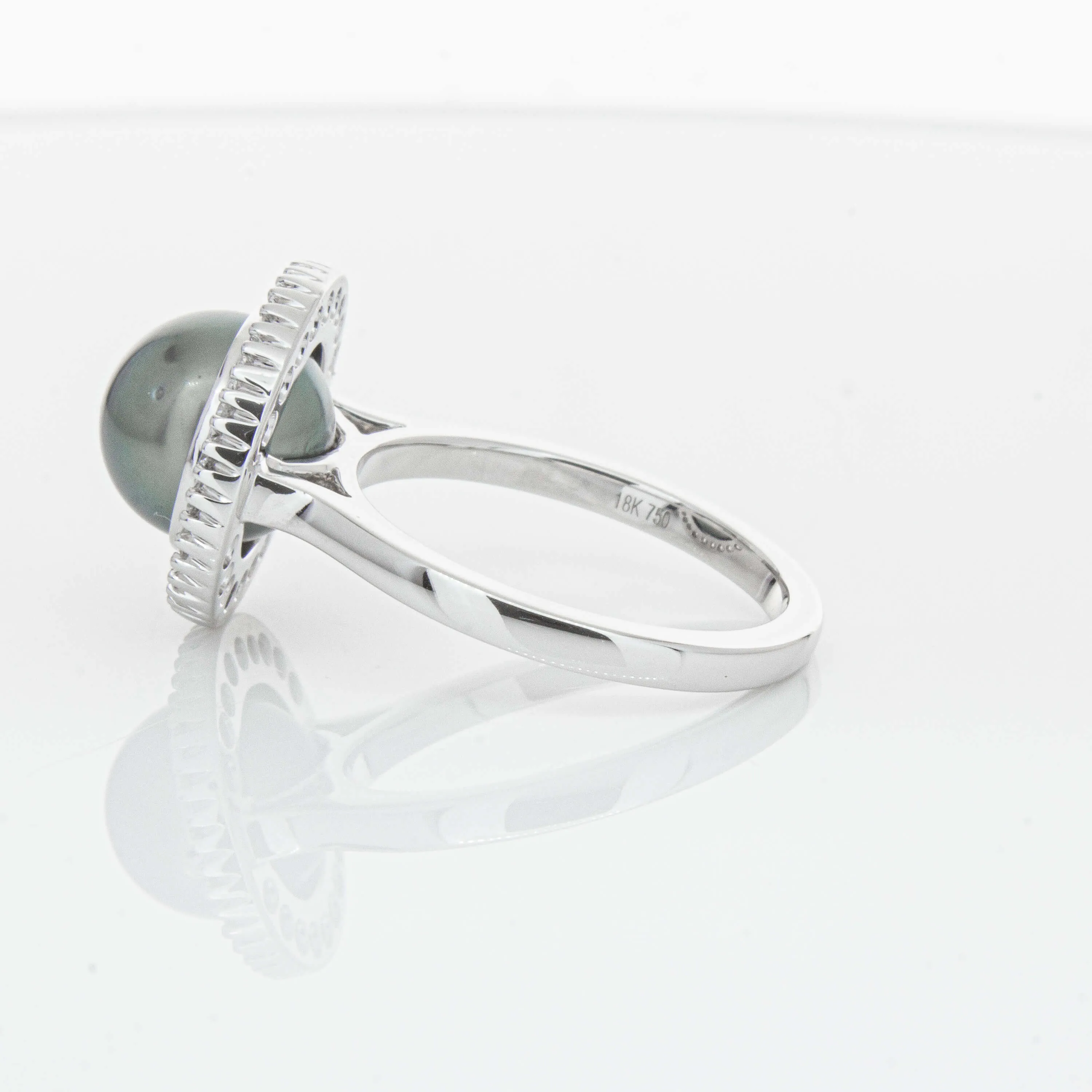 18ct White Gold 9.1mm Tahitian Black Pearl & Diamond Daisy Ring