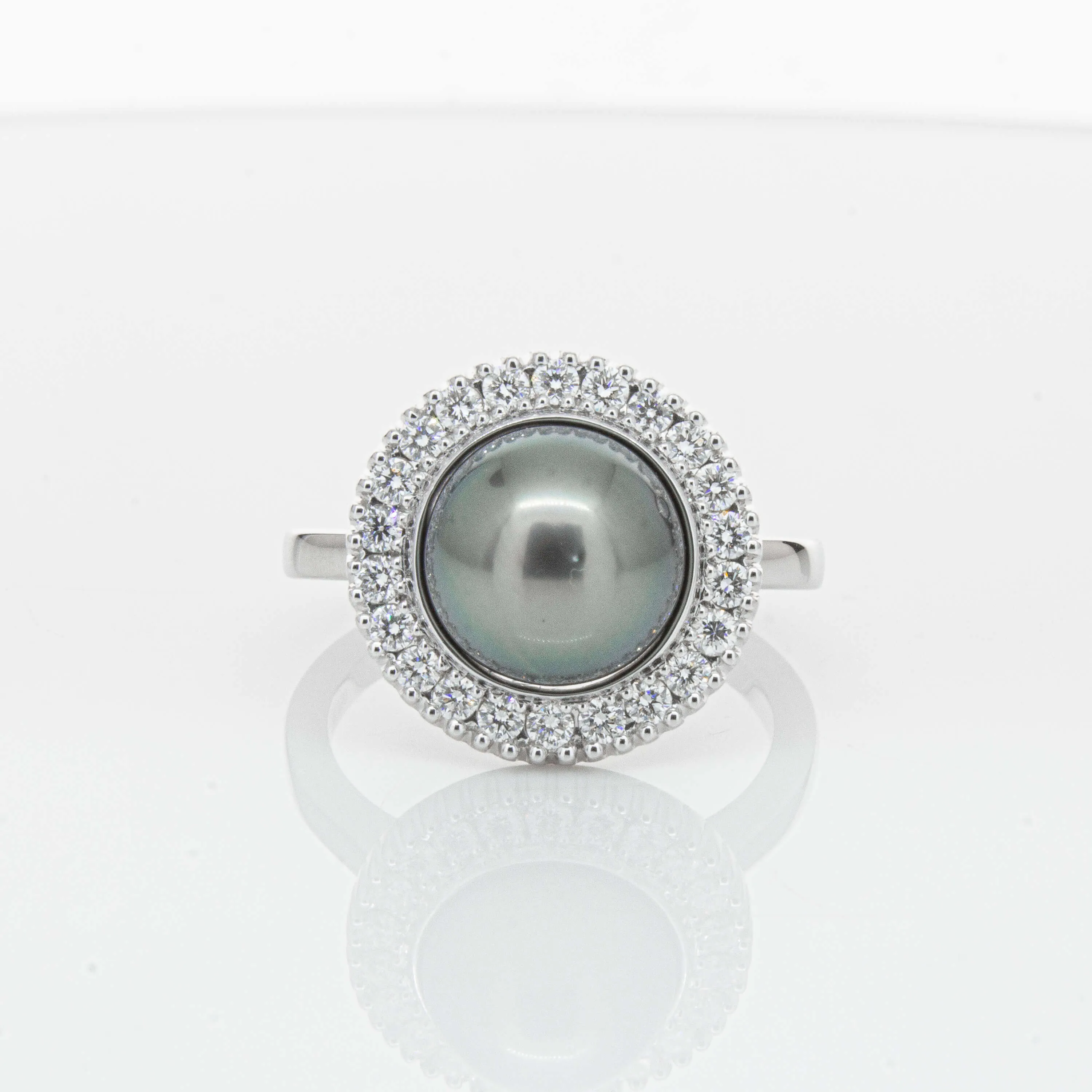 18ct White Gold 9.1mm Tahitian Black Pearl & Diamond Daisy Ring