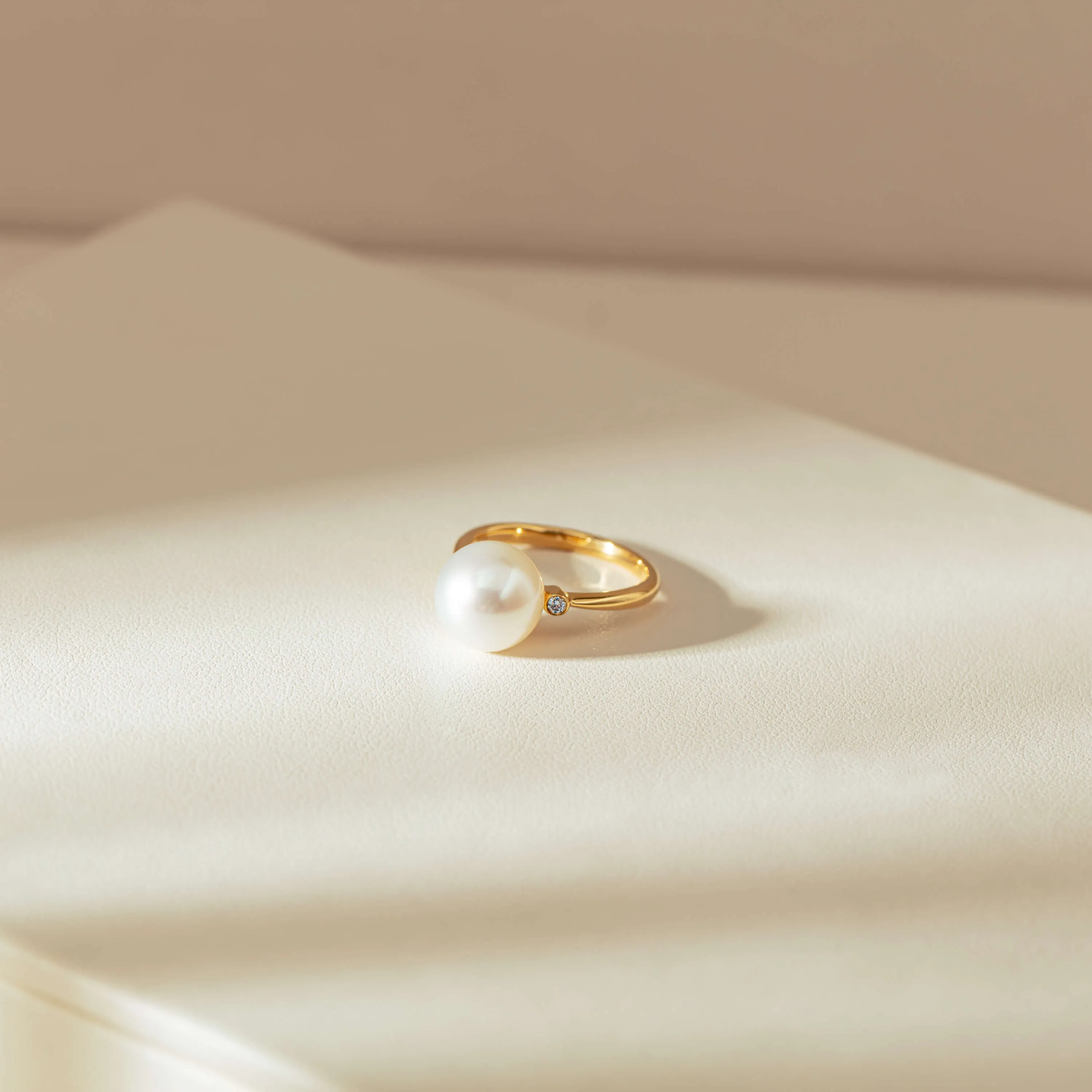 18ct Yellow Gold South Sea Pearl & Diamond Ring