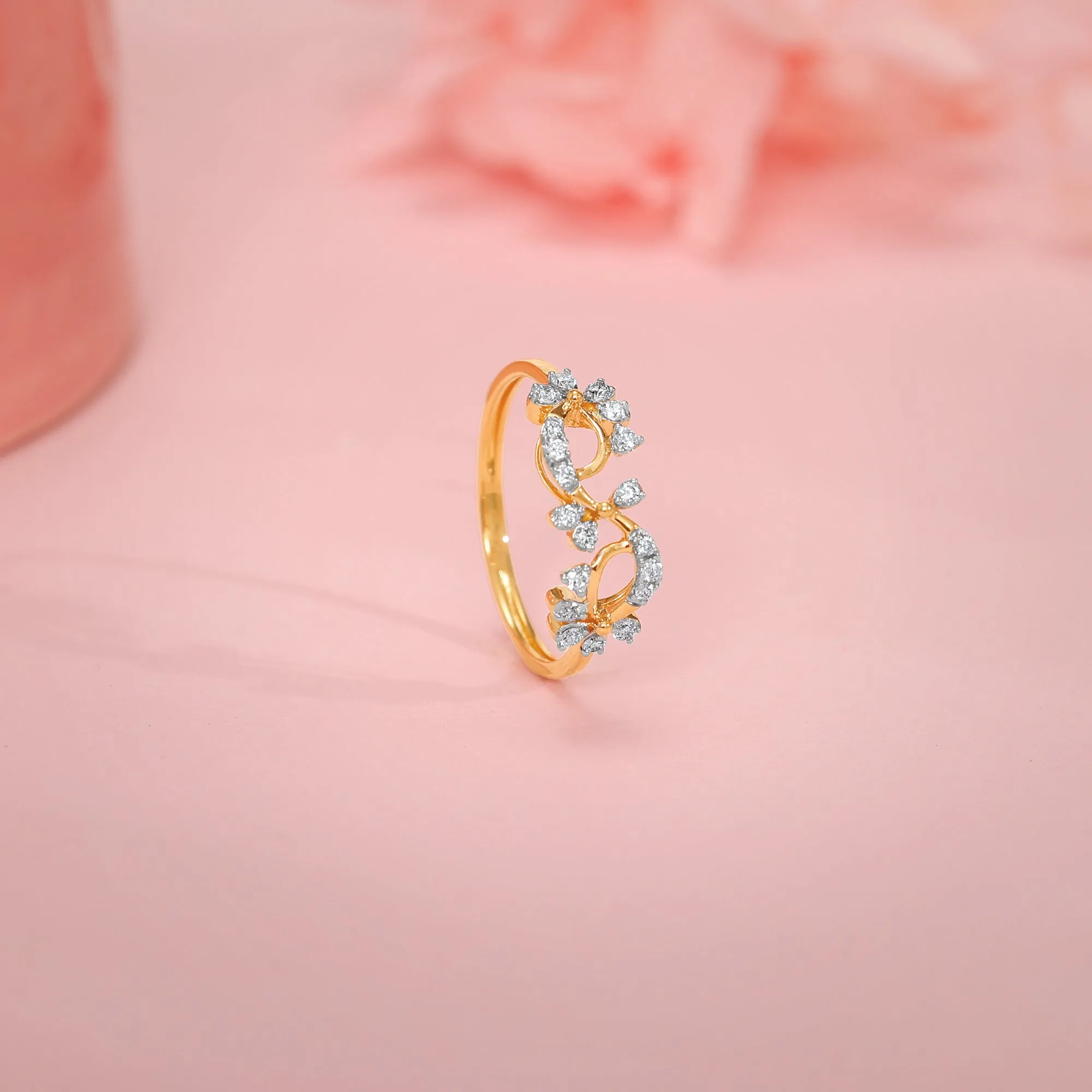 Gold Twinkling Twine Diamond Ring