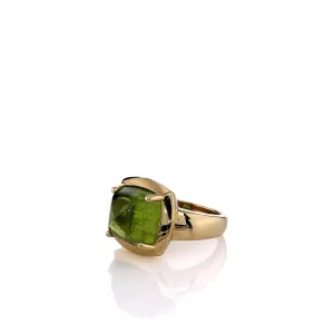 Lisa Nik 18k Yellow Gold Square Sugarloaf Peridot Ring