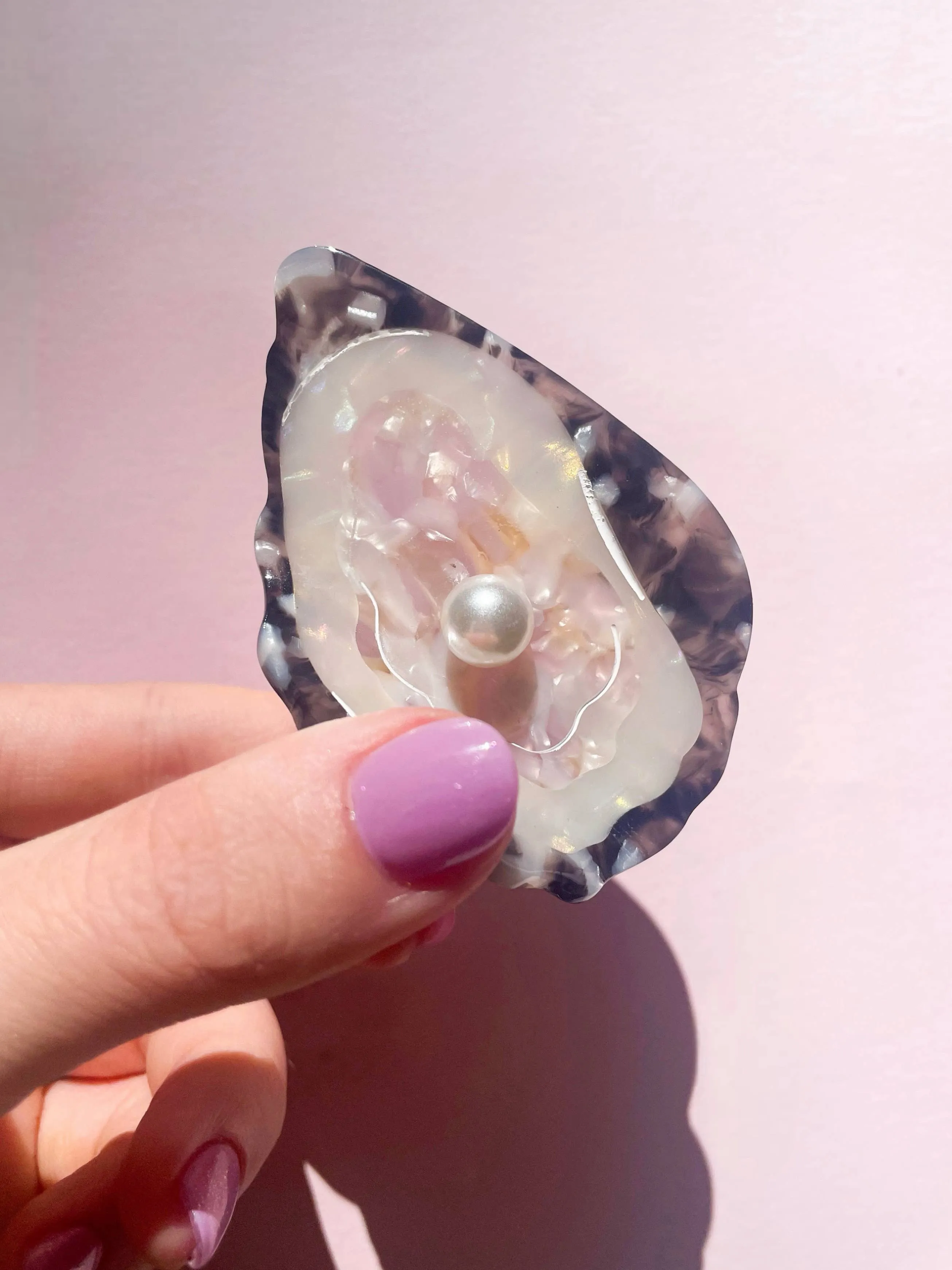 Oyster Claw Clip with Pearl