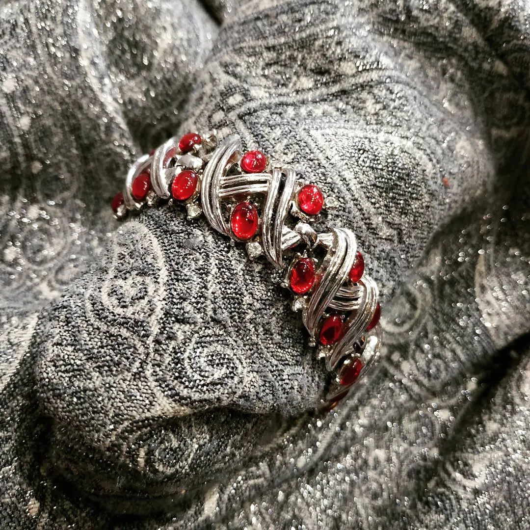 Trifari Red cabuchon Vintage Bracelet