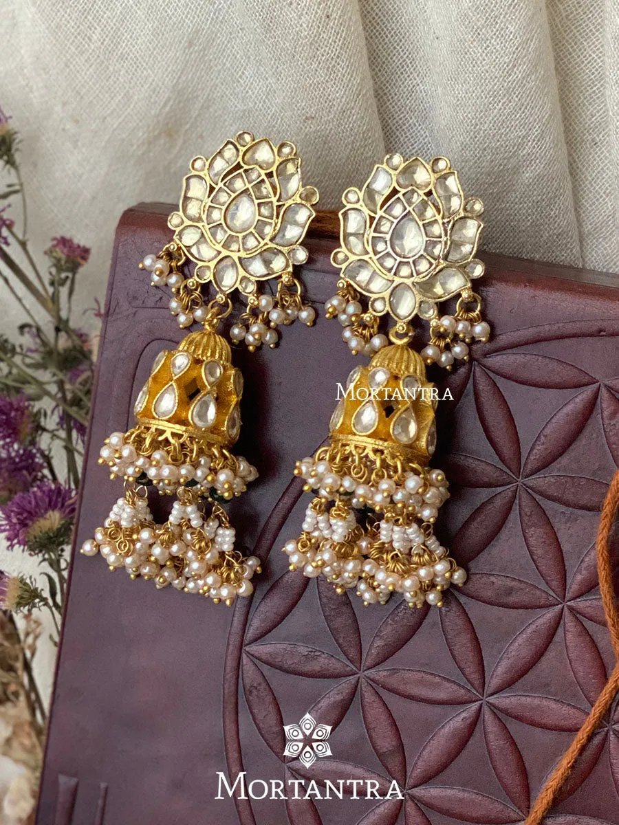 White Color Gold Plated Jadau Kundan Earrings - ME863Y
